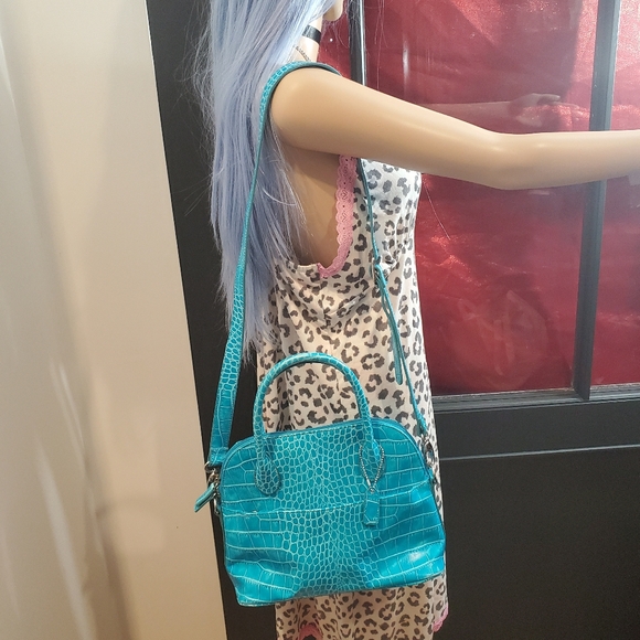 Danier Aqua Alligator Handle Bag Cossbody - Picture 8 of 10